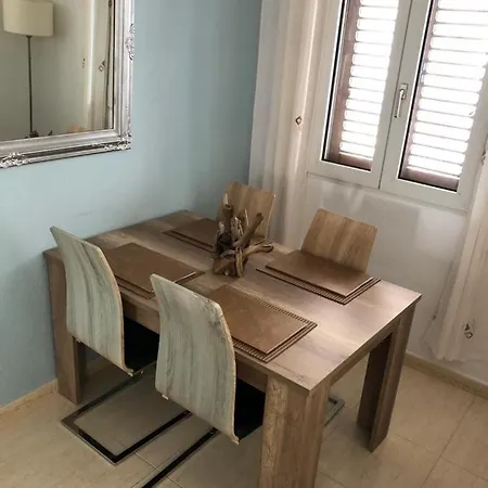 Apartment Port *