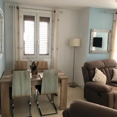 Apartment Port *
